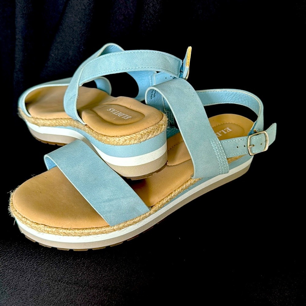 Elditas Sandals Blue slight platform buckle closure ratan details, worn once